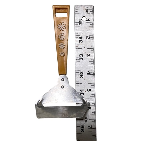 Vintage Travco Gourmet Cheese Slicer Gold Yellow Daisy Handle - Picture 7 of 7